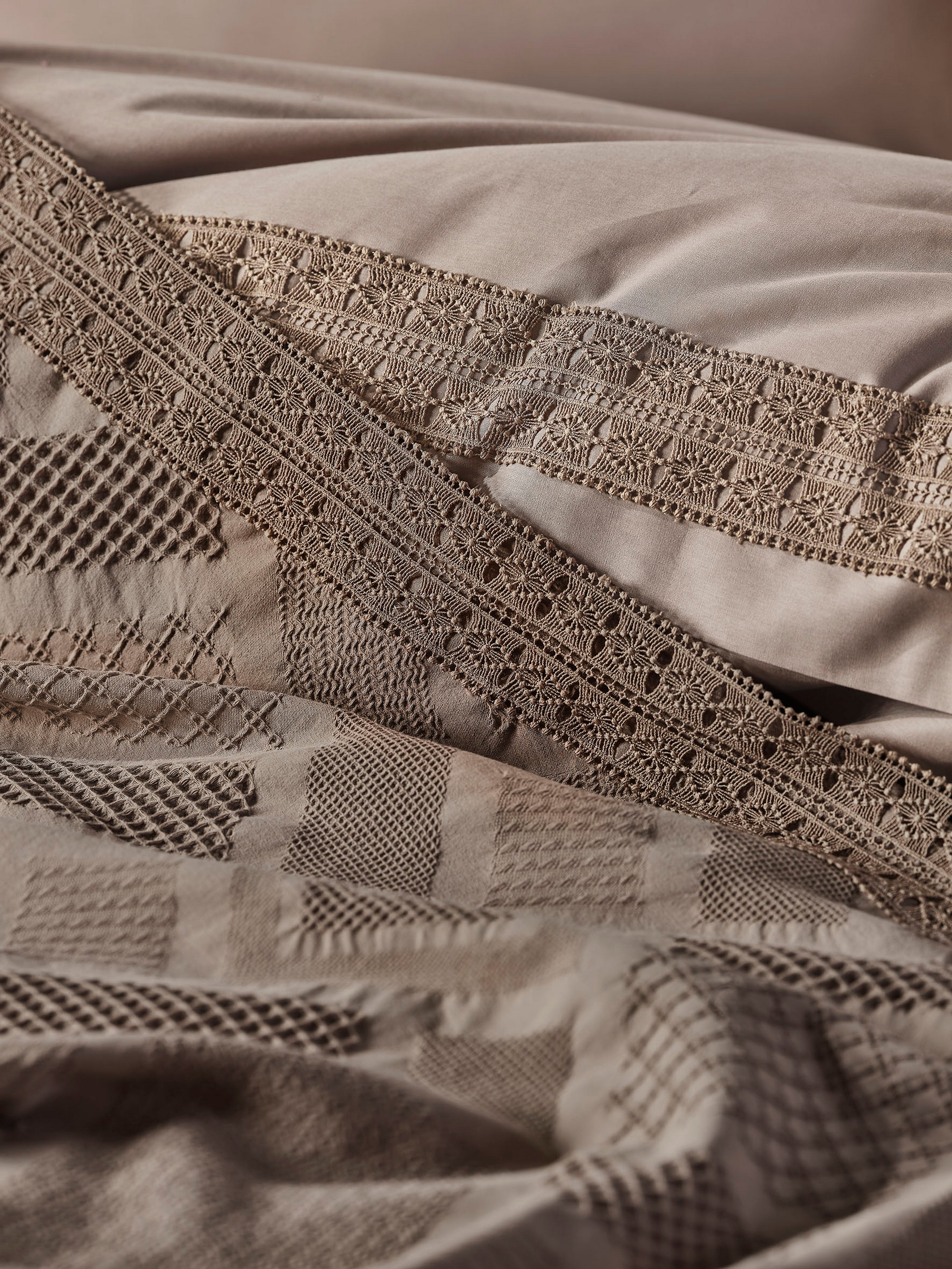 FREYA Cotton Bedding Set with Bedcover / MINK